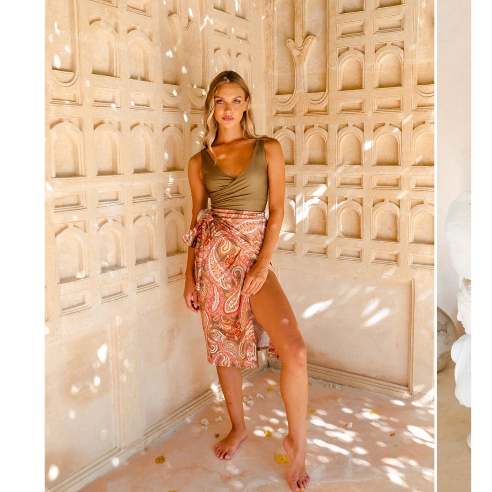 NWT! Baiia Barcelona Reversible Bikini Wrap top, bottoms, and skirt size 12/XL